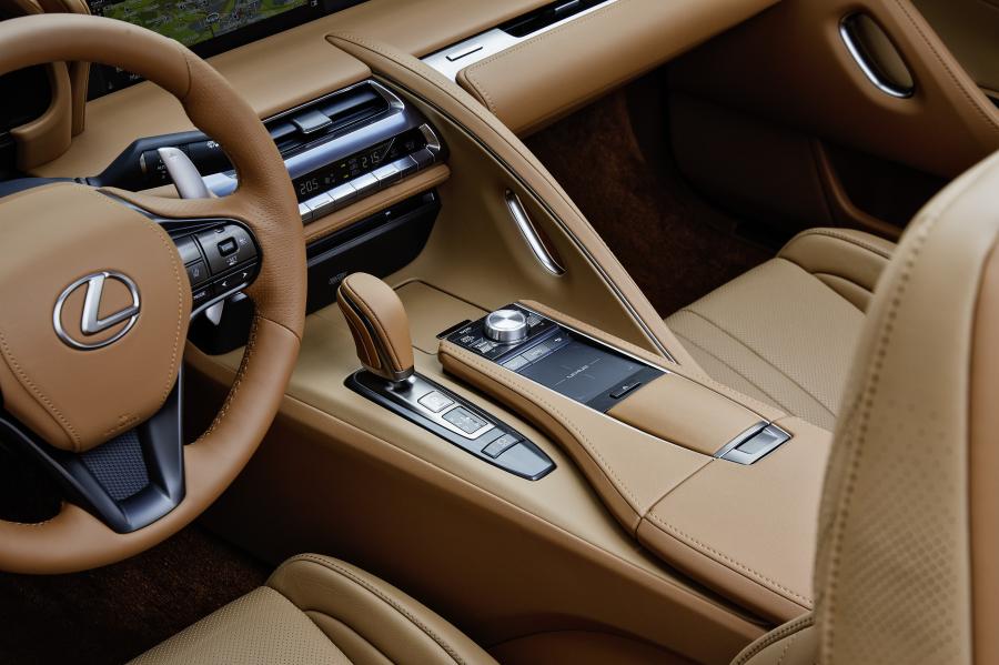 Интерьер Lexus LC500 Convertible 2020 года  (WW) (фото 14 из 17)